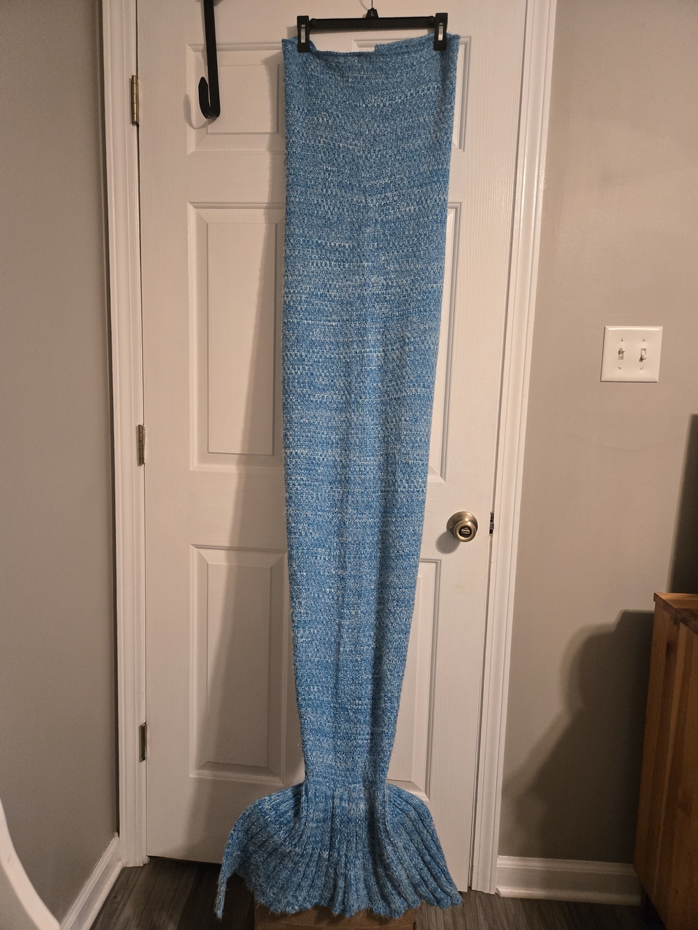 Blue Mermaid Tail Knit Blanket